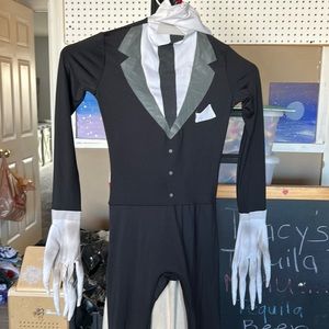 Slender man size 7 strech costume has stains on gloves